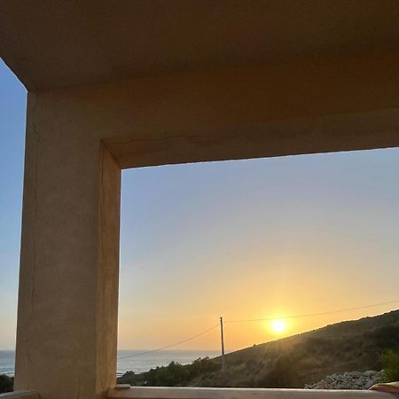 Al Faro Bed & Breakfast Realmonte Bagian luar foto