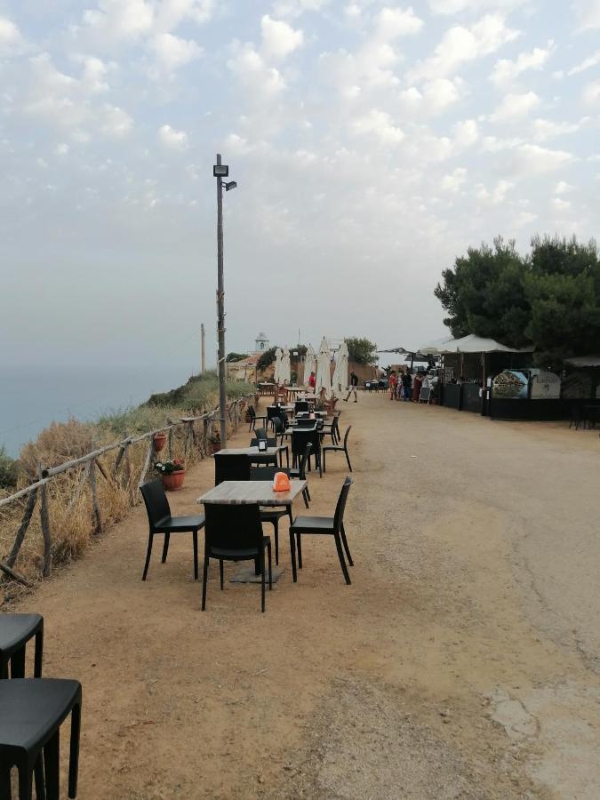 Al Faro Bed & Breakfast Realmonte Bagian luar foto