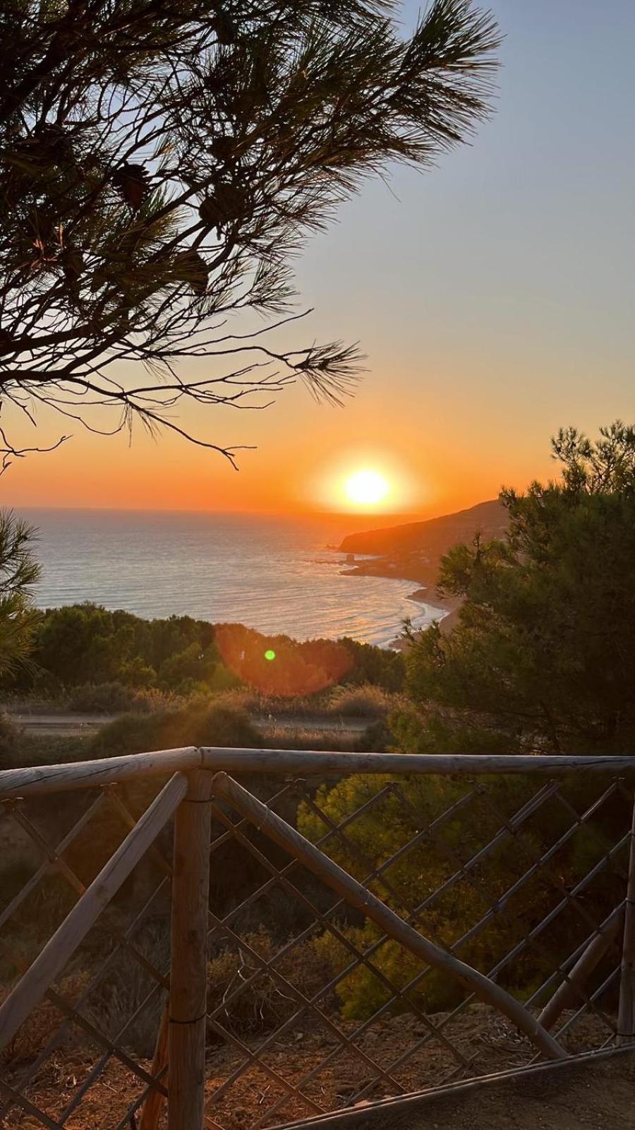 Al Faro Bed & Breakfast Realmonte Bagian luar foto