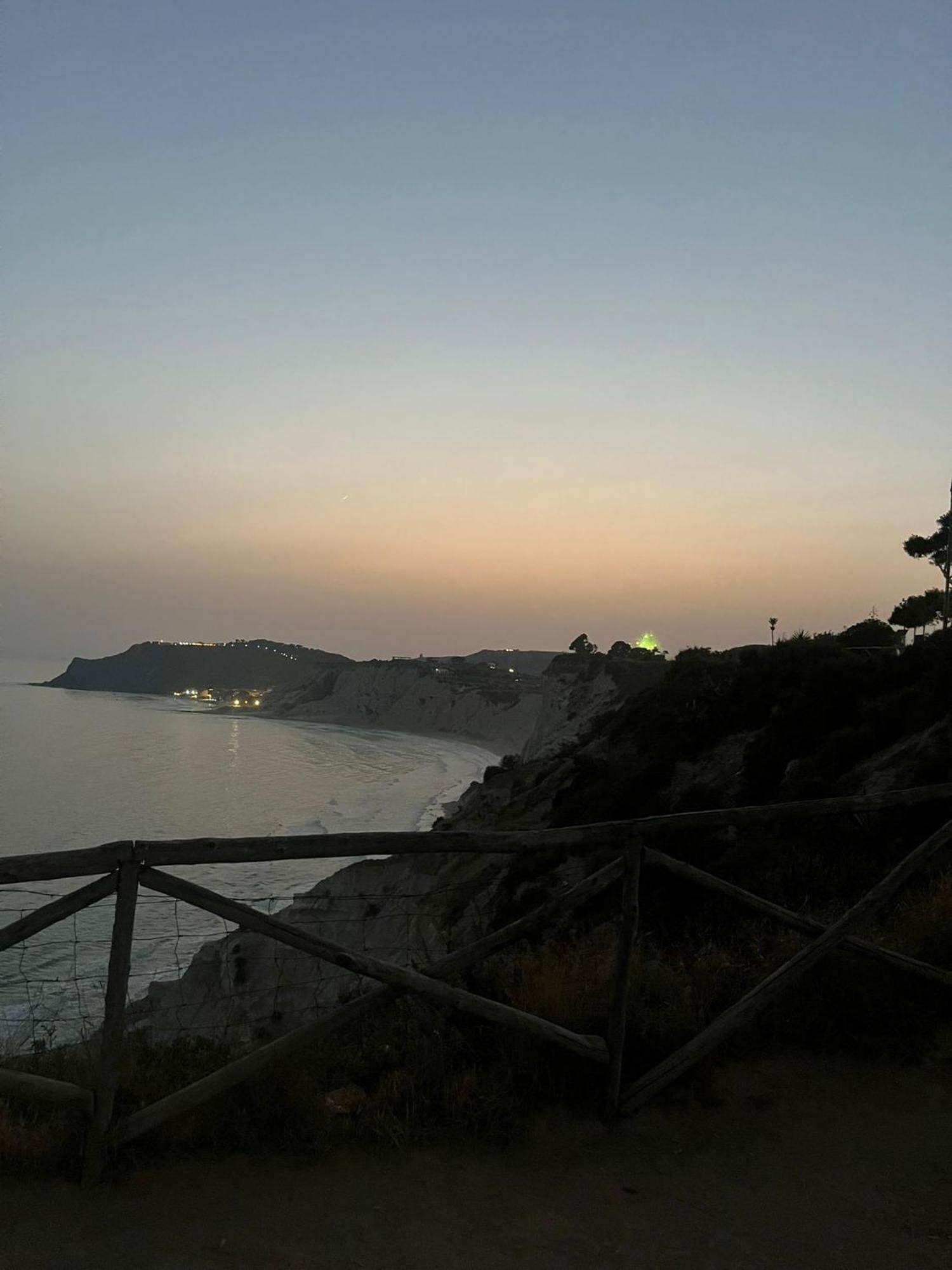 Al Faro Bed & Breakfast Realmonte Bagian luar foto